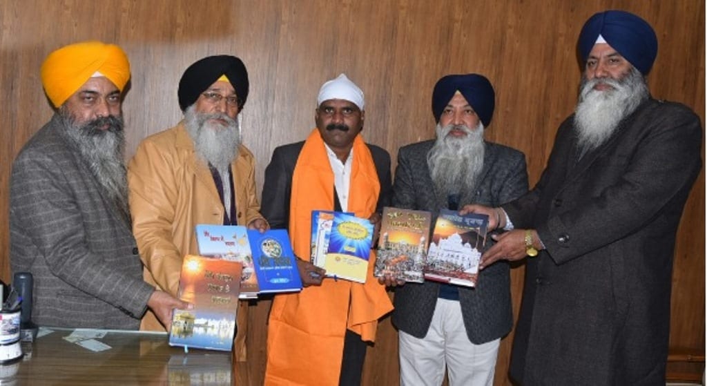 SGPC honours Pandit Rao Dharennawar for Translating ...